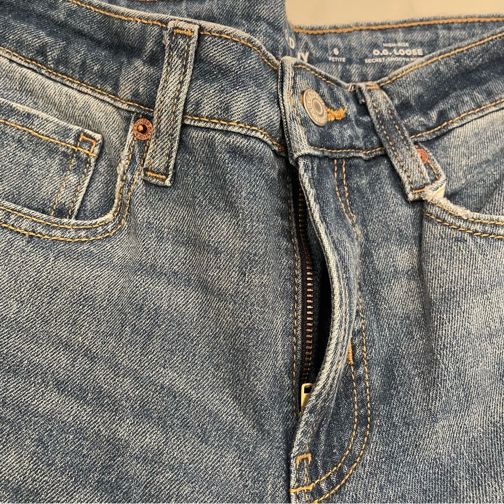 NWT Old Navy Women’s Relaxed Fit Jeans - Medium Blue - Picture 7 of 15